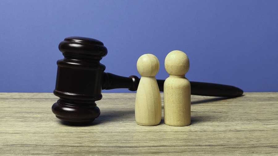 Immobilienveräußerung in einer nichtehelichen Lebensgemeinschaft: Ansprüche unverheirateter Partner, Gefahren und Rechtsstreitigkeiten