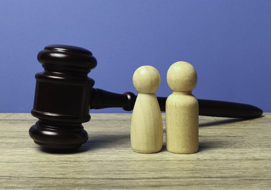 Immobilienveräußerung in einer nichtehelichen Lebensgemeinschaft: Ansprüche unverheirateter Partner, Gefahren und Rechtsstreitigkeiten
