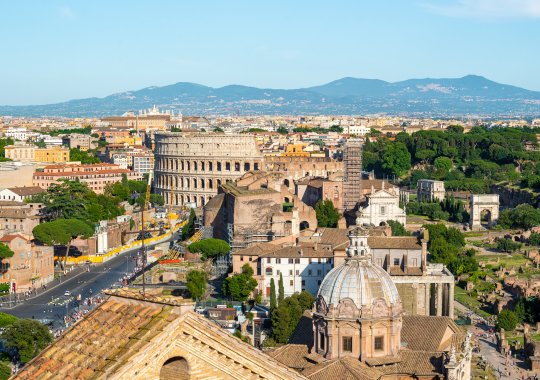 Der Luxus-Immobilienmarkt in Italien übertrifft weltweite Entwicklungen: Wie Mailand und Rom mit wirtschaftlicher Unsicherheit umgehen.
