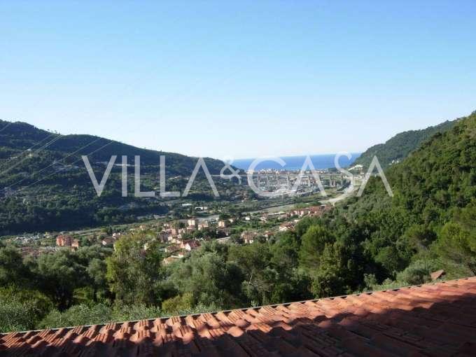 Villa mit Meerblick und Obstgarten in Camporosso.