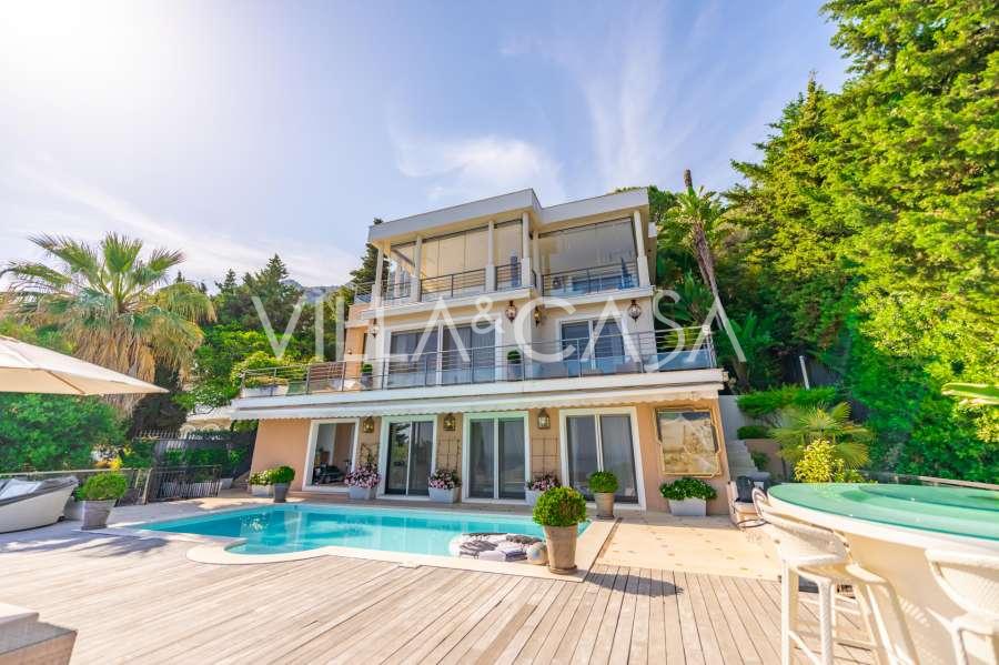 Die Villa am Meer in Roquebrune-Cap-Martin.