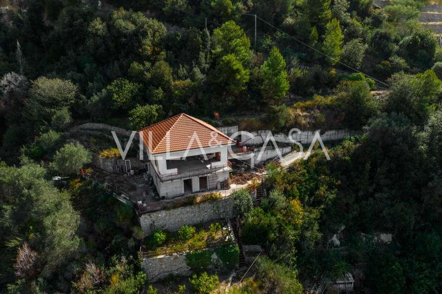 Der Bau einer 300 m² großen Villa in Ventimiglia.