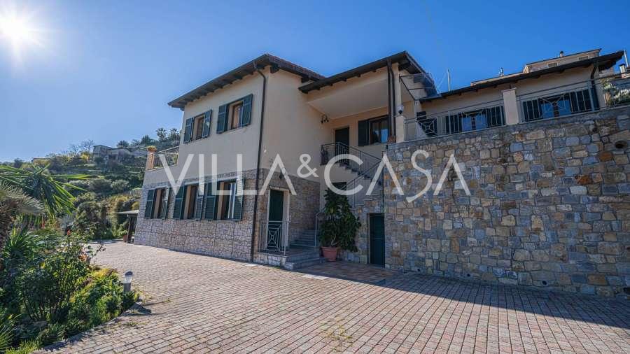 Die Villa hat 200 m2 in Bordighera.