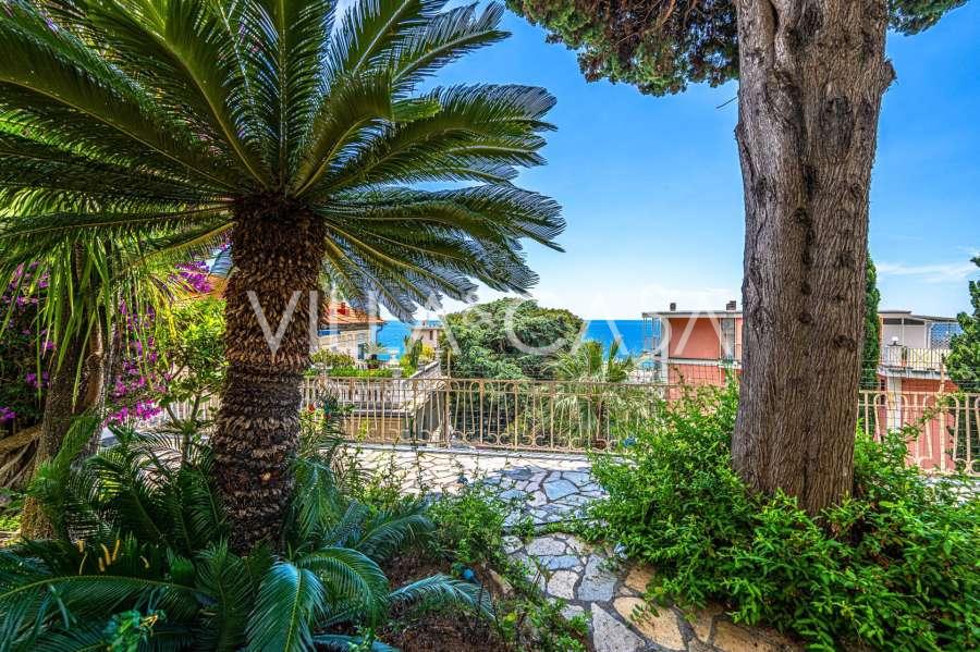 Zu vermieten: Luxusvilla mit Garten in Sanremo.