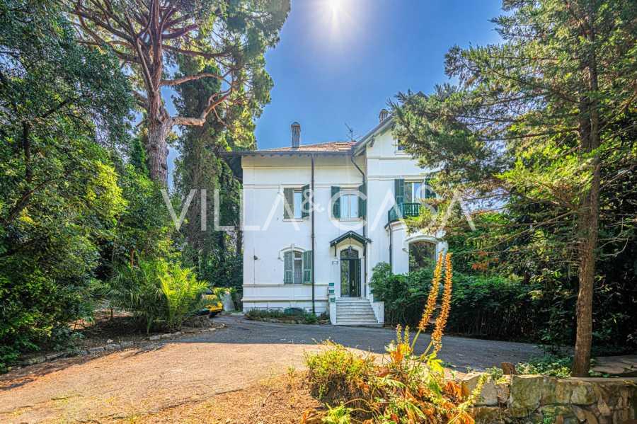 Eine elegante Villa in Sanremo.