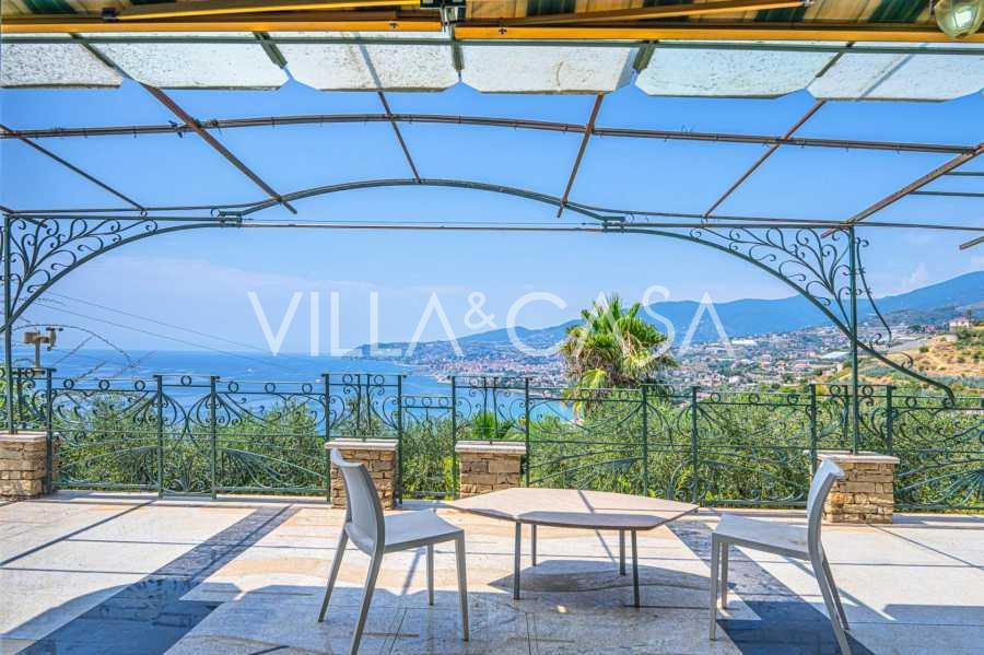 Die Villa mit Meerblick in Sanremo.