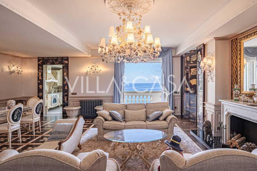 Luxuriöses Penthouse in Ospedaletti zu verkaufen.