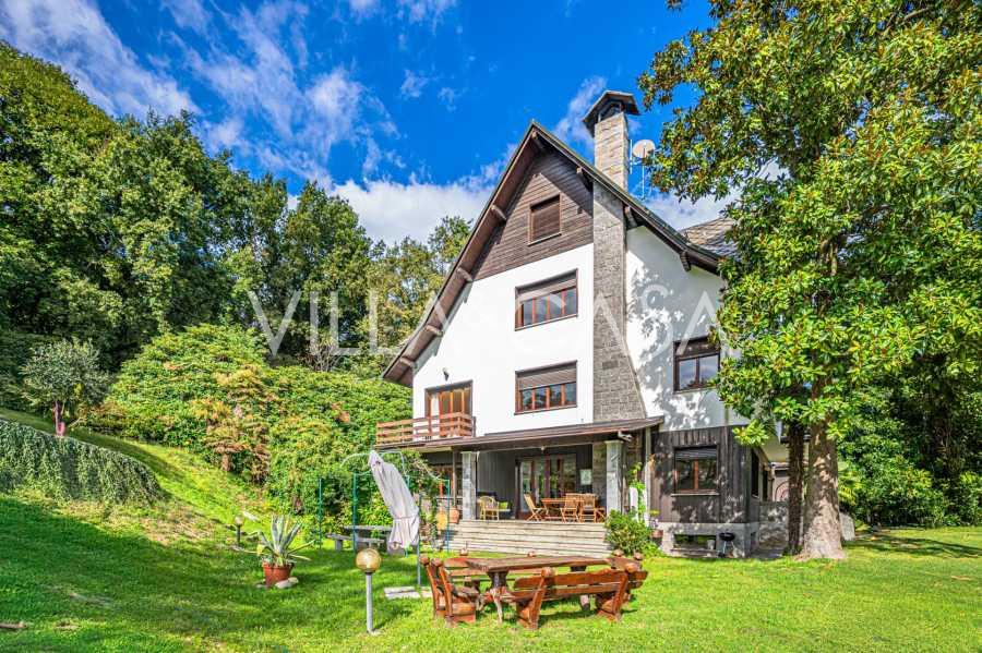 Luxusvilla zu verkaufen in Arona, Lago Maggiore