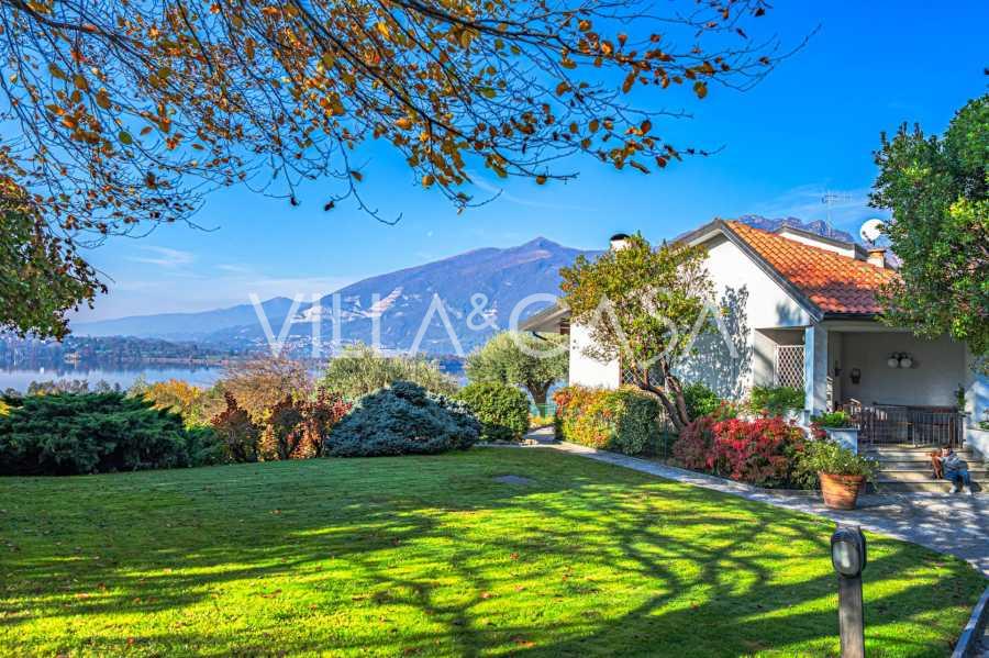 Premium-Villa am Seeufer in Galbiate, Lecco
