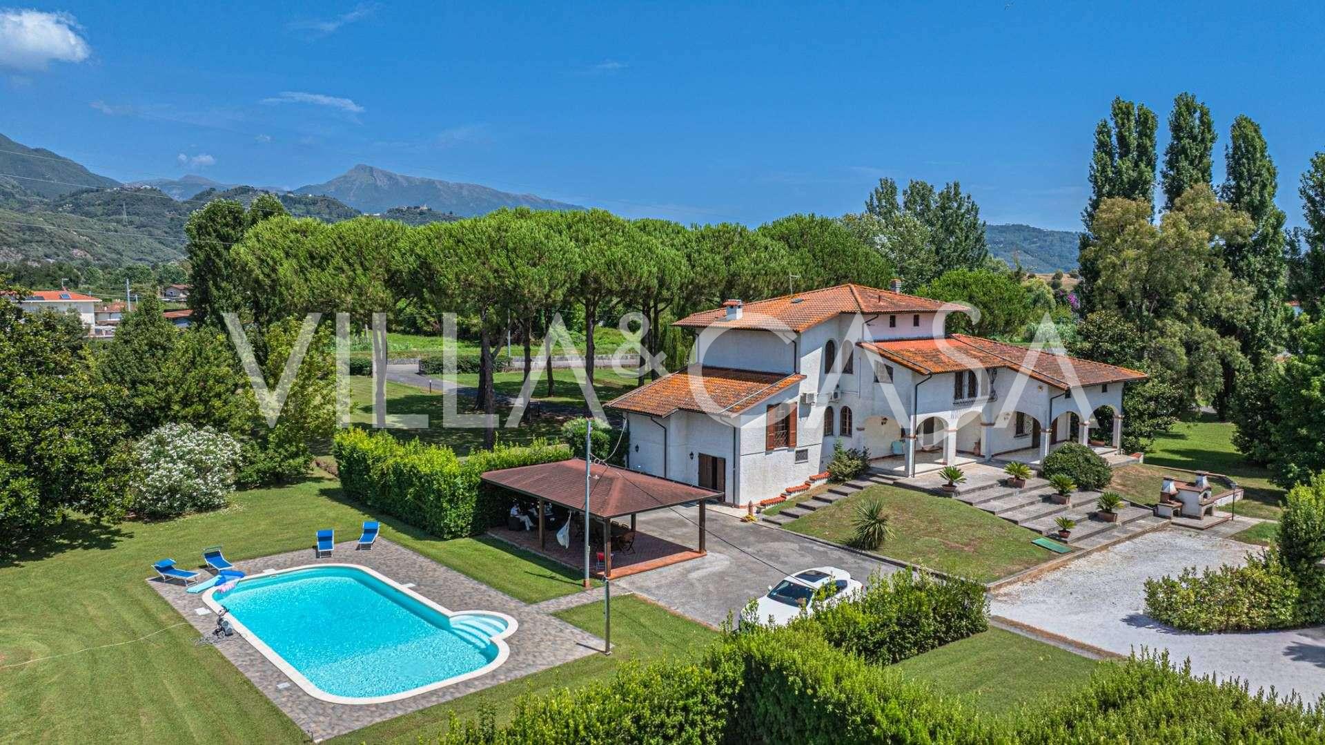 Villa mit Pool in Pietrasanta zu verkaufen