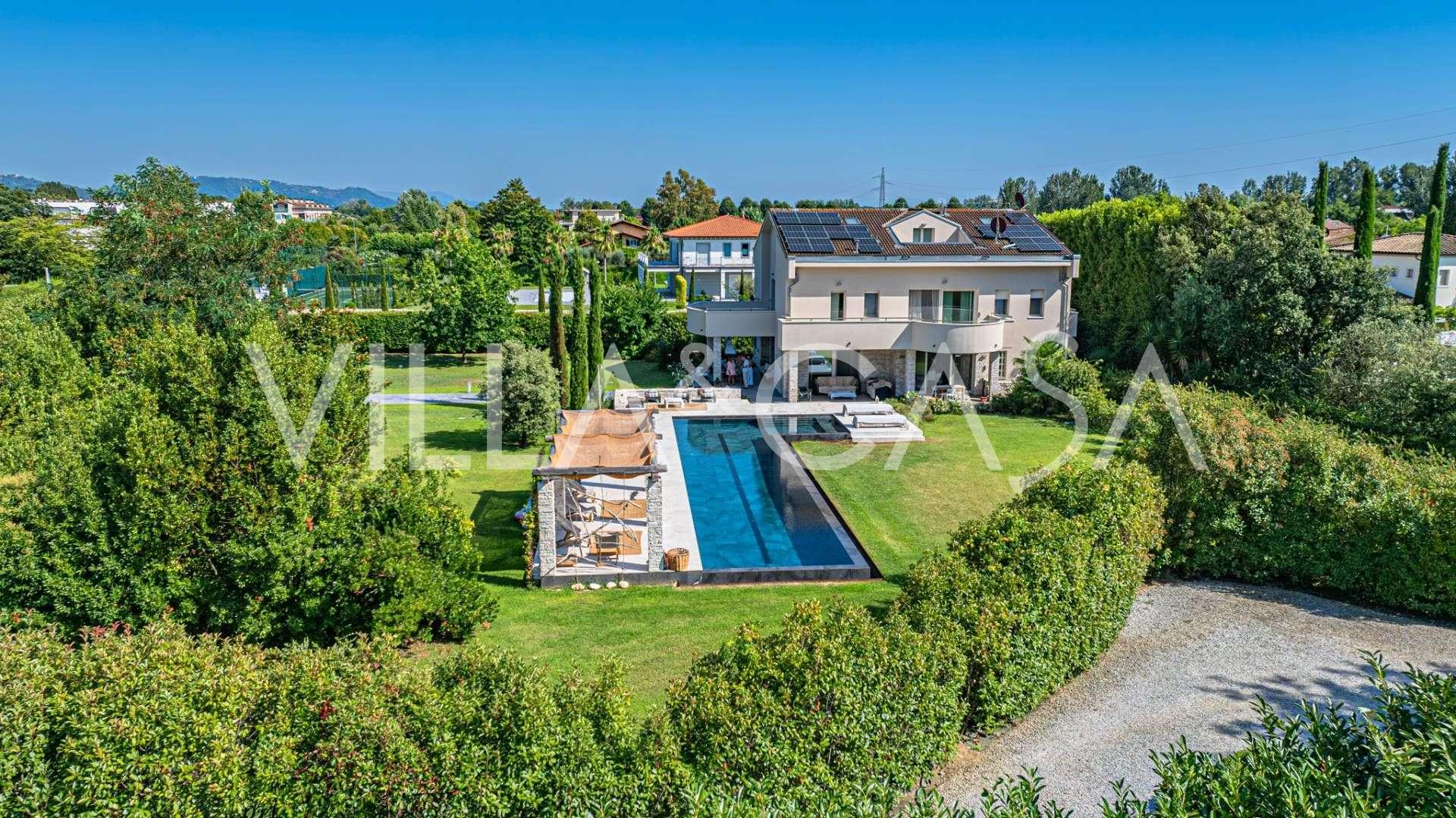 Villa mit Pool in Forte dei Marmi zu verkaufen