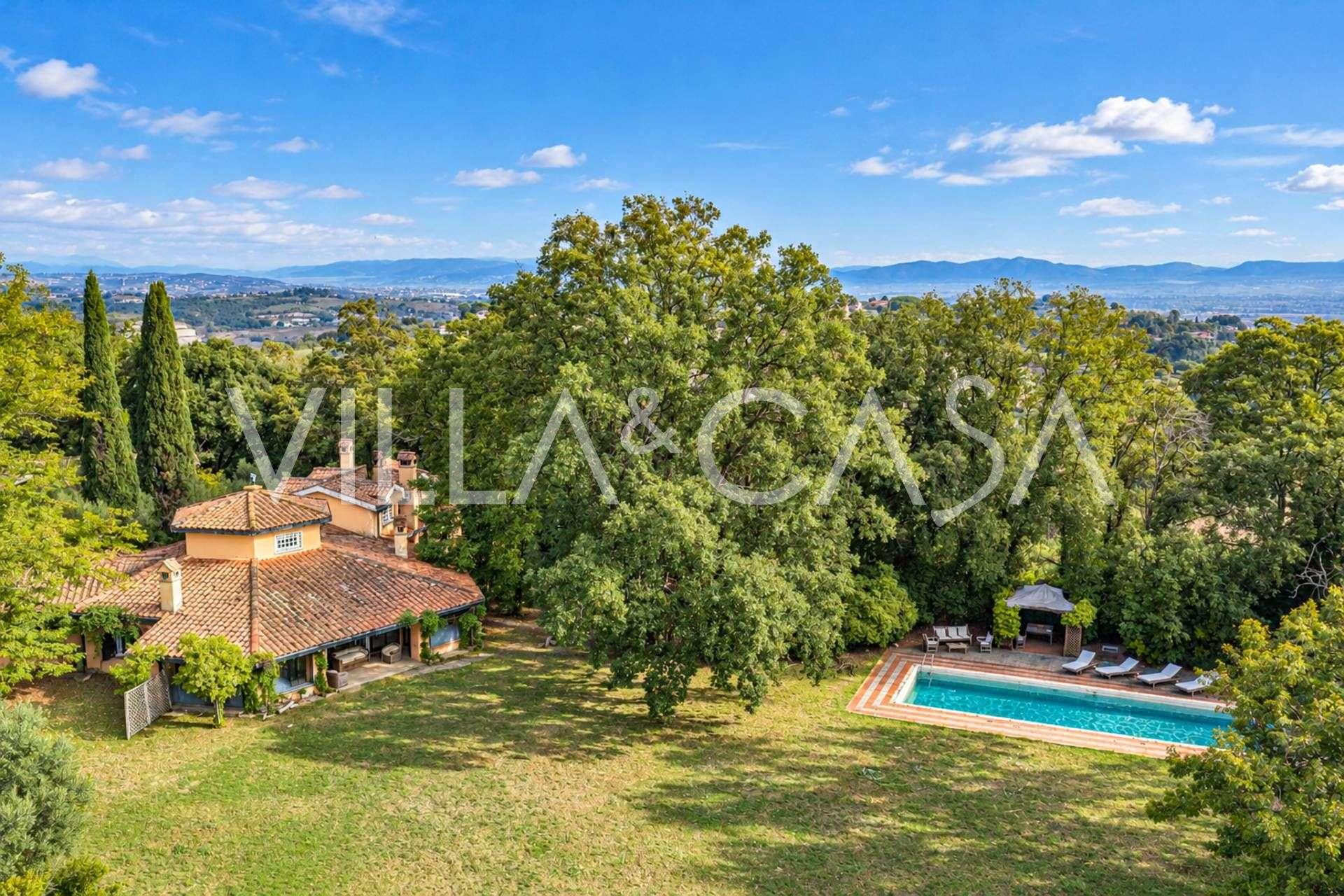 Villa mit Pool und Panoramablick in Rom zu verkaufen