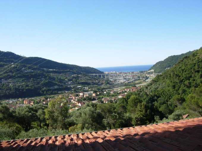 Villa mit Meerblick und Obstgarten in Camporosso.