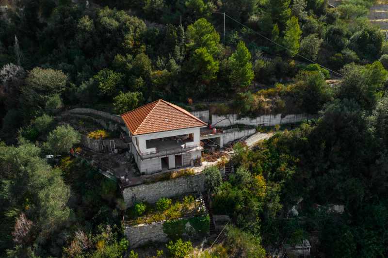 Der Bau einer 300 m² großen Villa in Ventimiglia.