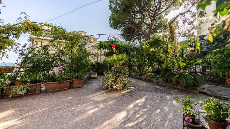 Wohnung 140 m2 in Sanremo mit Teich