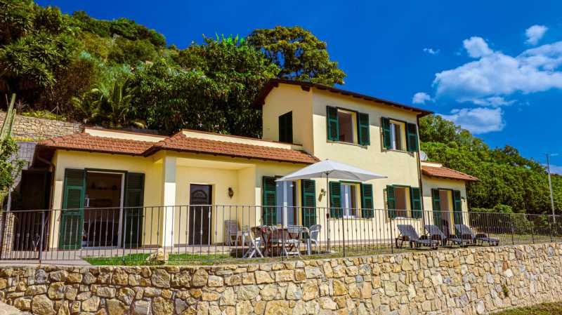 Villa in Sanremo, nur 100 m vom Strand entfernt.