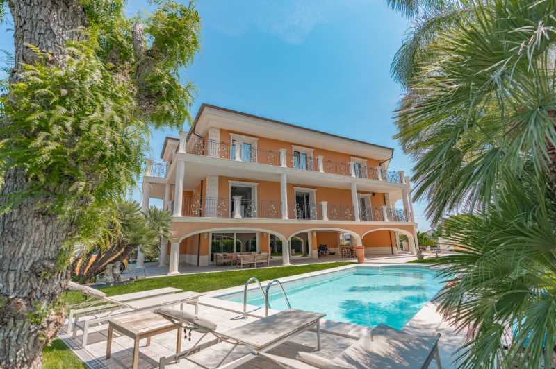 Luxusvilla in Taggia, 1000 m².