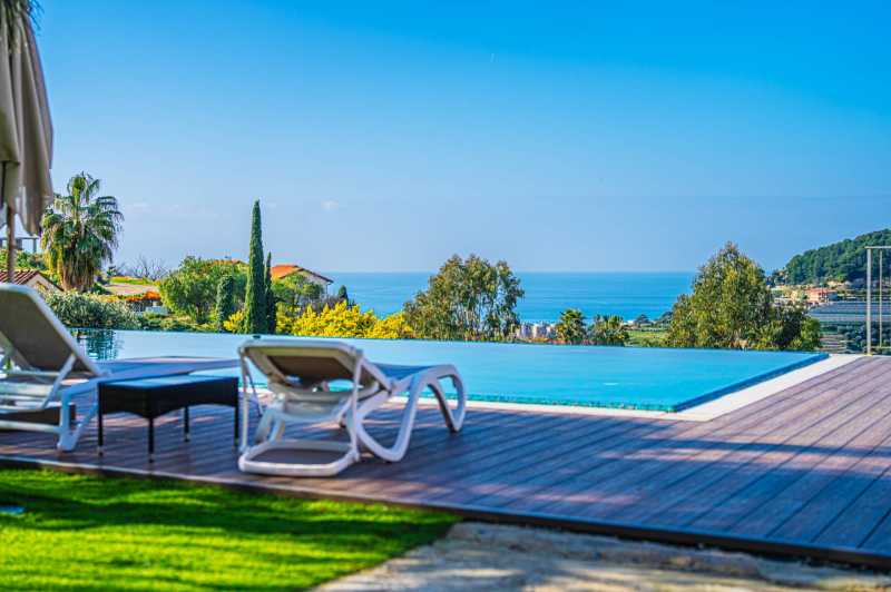 Moderne Villa in Bordighera mit Meerblick.