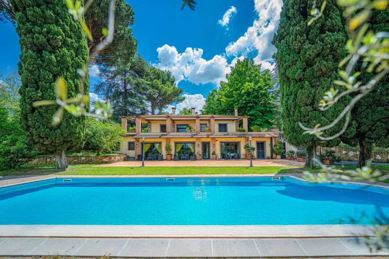 Frascati, Rom: Luxusvilla mit Pool