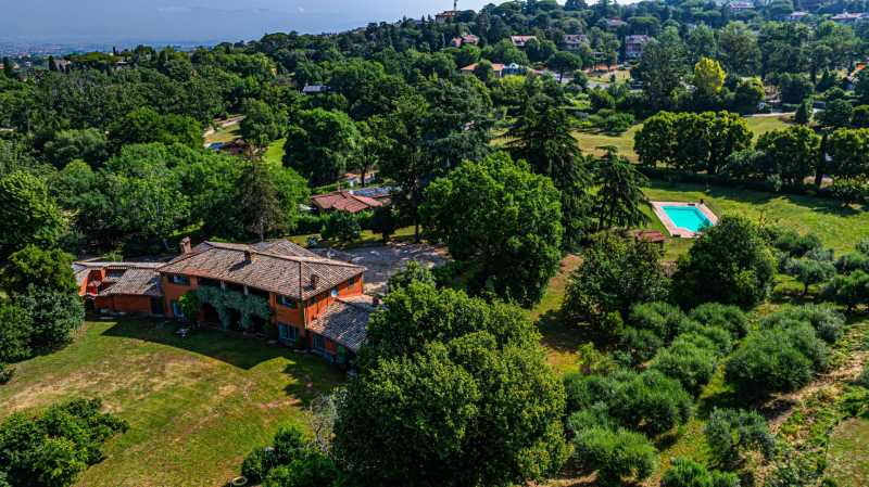 Villa mit Geschichte und Pool in Grottaferrata