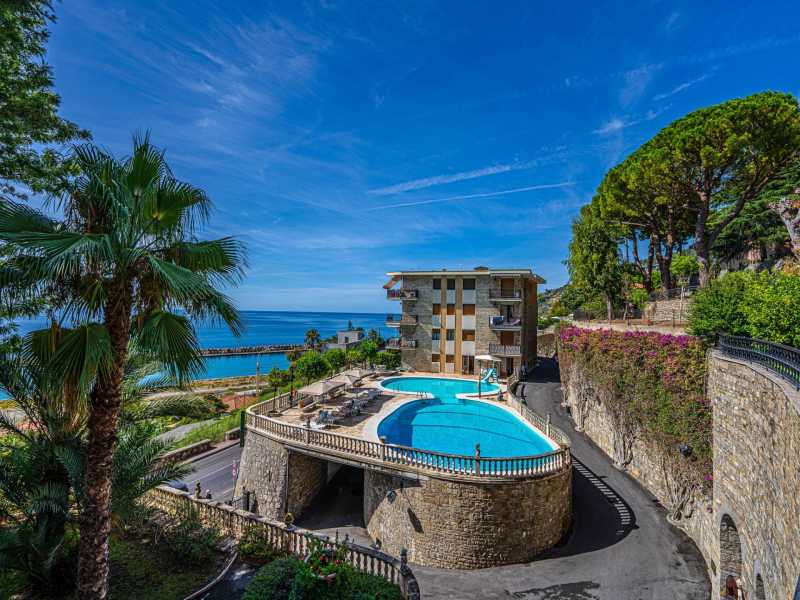 Penthouse di 127 m2 in affitto a Ospedaletti