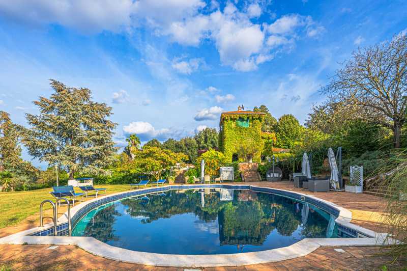 Villa in der Nähe von Rom zu verkaufen.