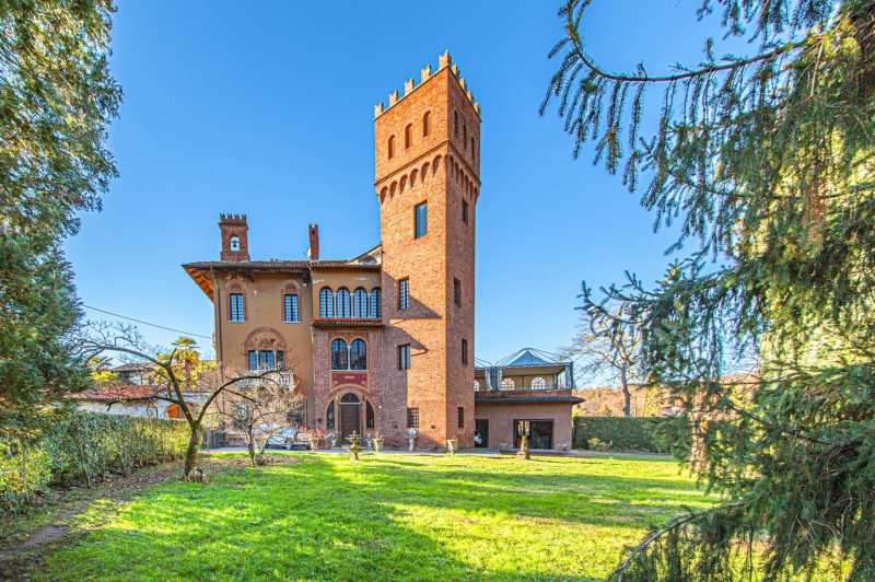 Luxuriöses Schloss zum Verkauf in Bogomanero
