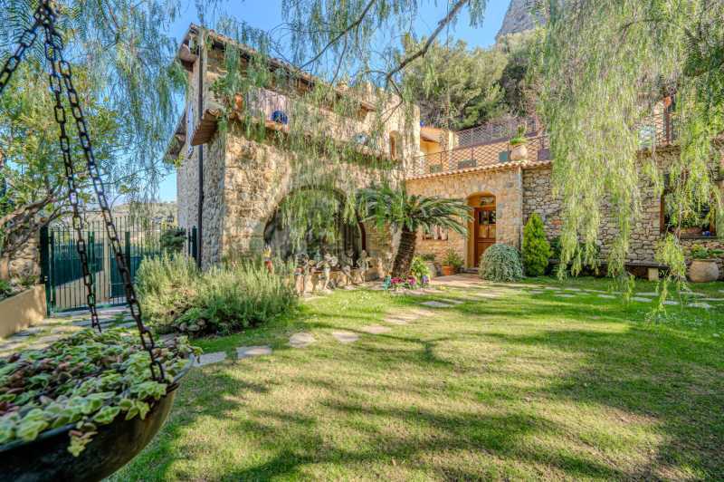 Die Villa im antiken Stil in Ventimiglia.