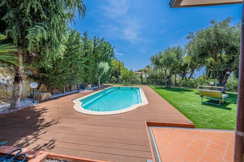 Vermietung einer Villa mit Meerblick in Bordighera