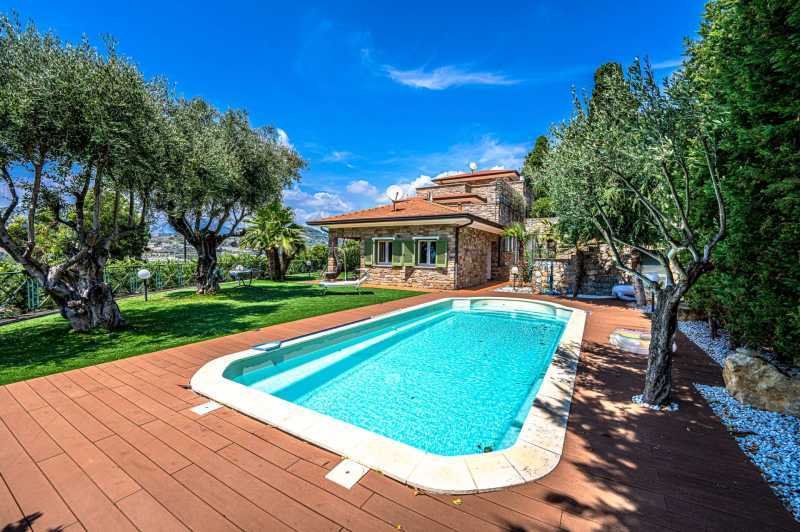 Ich vermiete ein Haus in Bordighera.