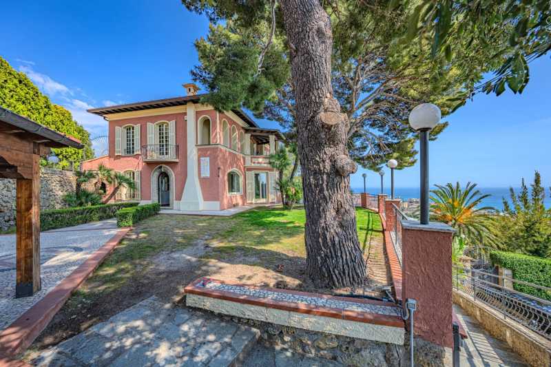 Luxuriöse Villa in Ventimiglia zu verkaufen