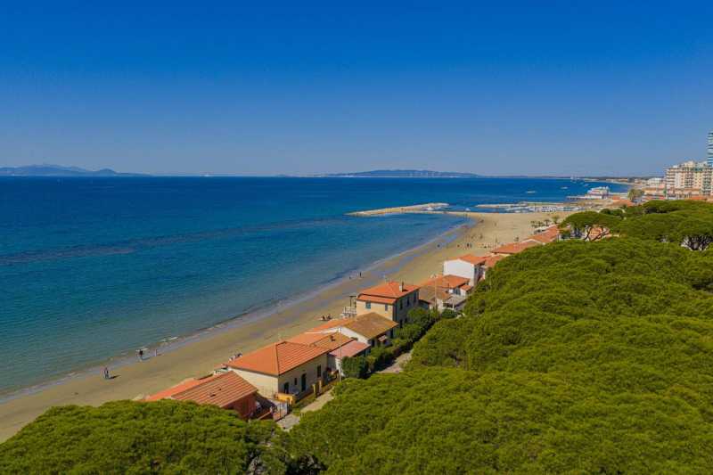 Immobilien in erster Reihe am Strand in Follonica