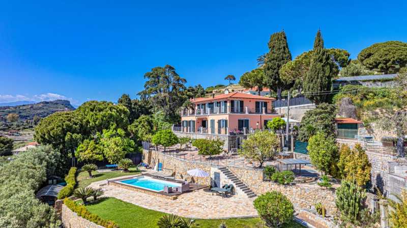 Zu verkaufen: prächtige Villa in Bordighera