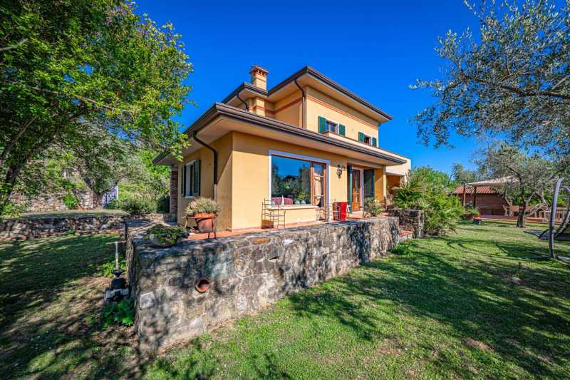 Villa in Carrara zu verkaufen