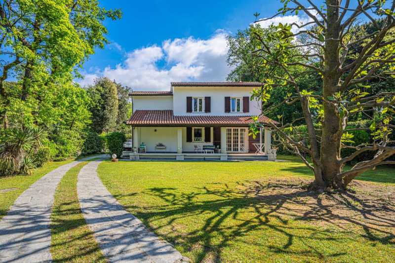 Villa am Meer in Massa zu verkaufen