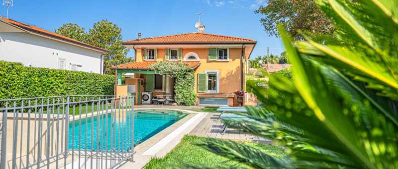 Villa am Meer in Marina di Pietrasanta zu vermieten