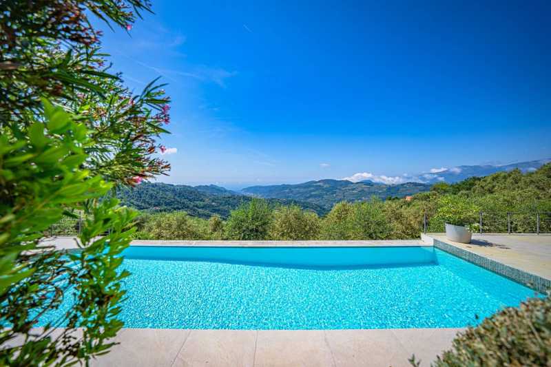 Zum Verkauf steht eine wunderschöne Villa in Dolceacqua.