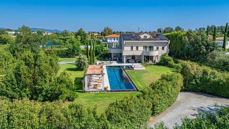 Villa mit Pool in Forte dei Marmi zu verkaufen