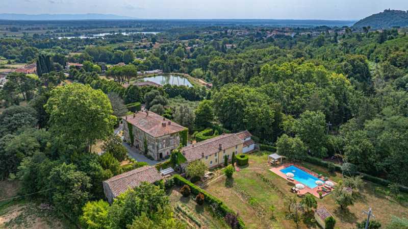 Villa mit Weinbergen in Lucca zu verkaufen