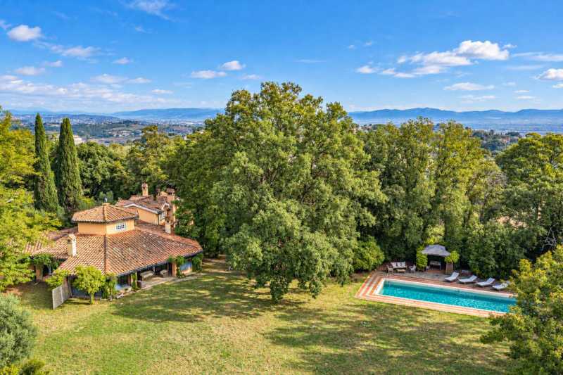 Villa mit Pool und Panoramablick in Rom zu verkaufen