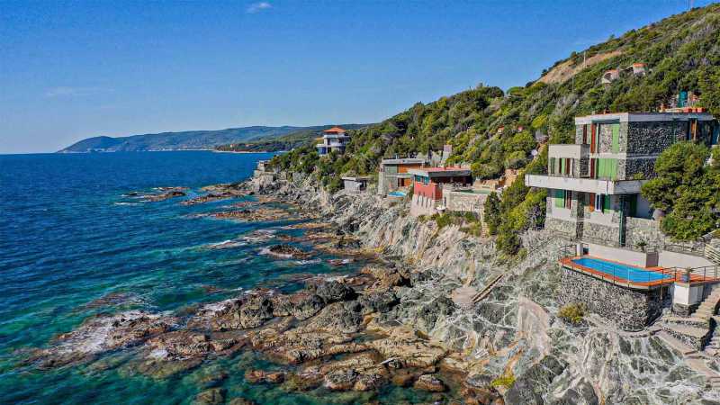 Prestigiose Villa mit Pool am Ufer von Castiglioncello zu verkaufen