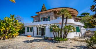 Villa in Bordighera mit Panoramablick auf das Meer und Monaco