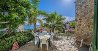 Villa in erster Strandlinie in Bordighera