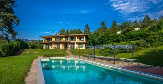 Die Villa hat eine Fläche von 500 m2 in Castelnuovo di Garfagnana.