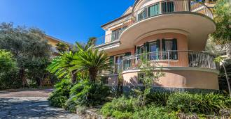 Villa in Sanremo mit Meerblick