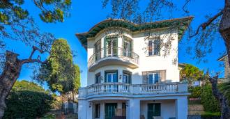 Eine englische Villa in Bordighera wird zum Verkauf angeboten.