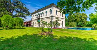 Die Villa in Ferrara mit elegantem Stil.