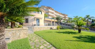 Sanremo: Haus mit Pool
