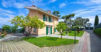 Langfristige Vermietung einer Villa in San Remo.