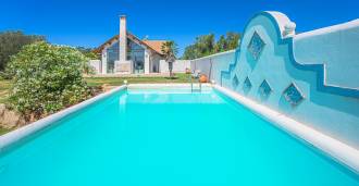 Villa mit Pool im modernen Stil an der Grenze zwischen Latium und der Toskana.